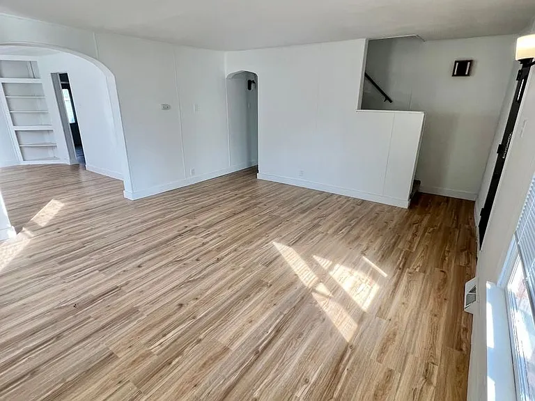 416 Henry St — Photo 8