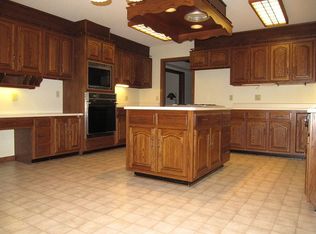 10023 Saint Clairs Retreat, Fort Wayne, IN