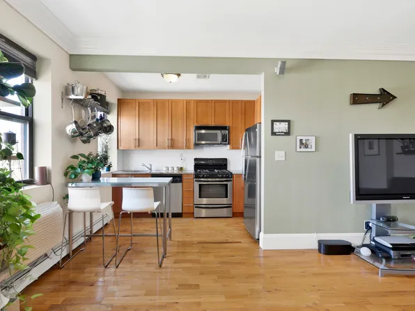 36 Russell Street image 5 of 14