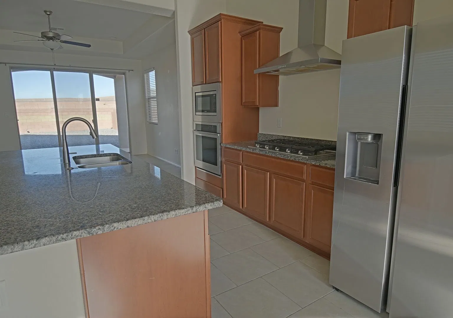 Great 3 Bedroom 2 Bath 2 Car Garage ! — Photo 3