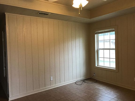 4th image of 103 W Cedar St #D
