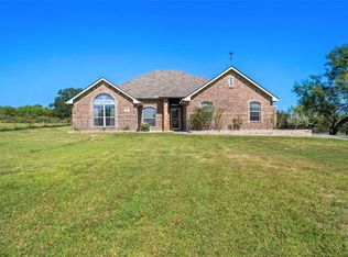 177 Lost Oak Dr, Azle, TX 76020