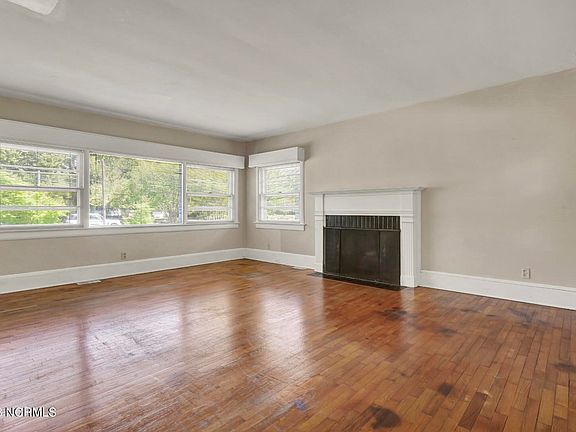 5th image of 2220 Camellia Dr