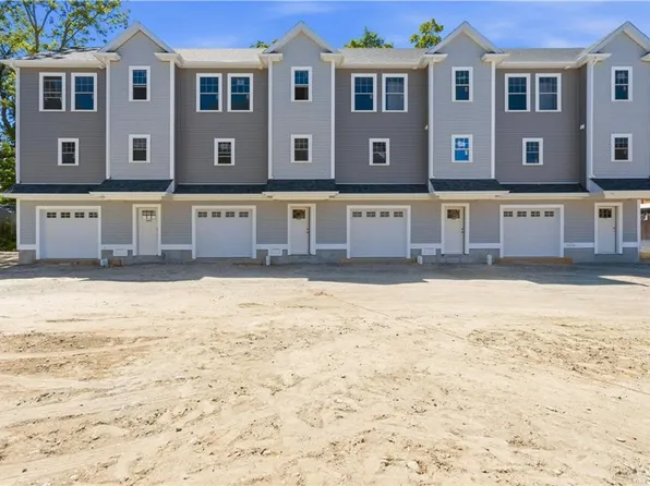 75 Croade St, Warren, RI 02885