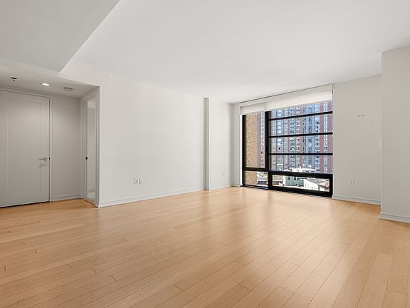 4th image of 580 Washington St #1501