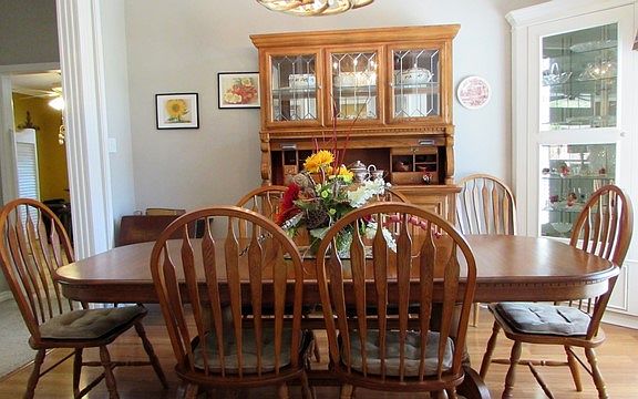 5th image of 202 Cedar Creek Ln