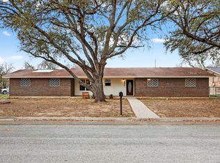 330 Chaparral, Pleasanton, TX 78064