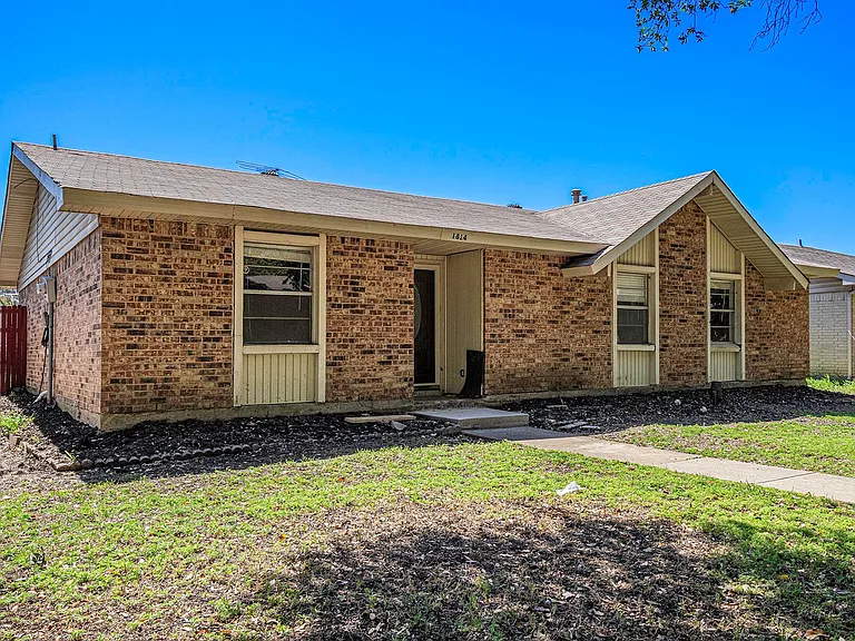 1814 Addington Dr — Photo 3