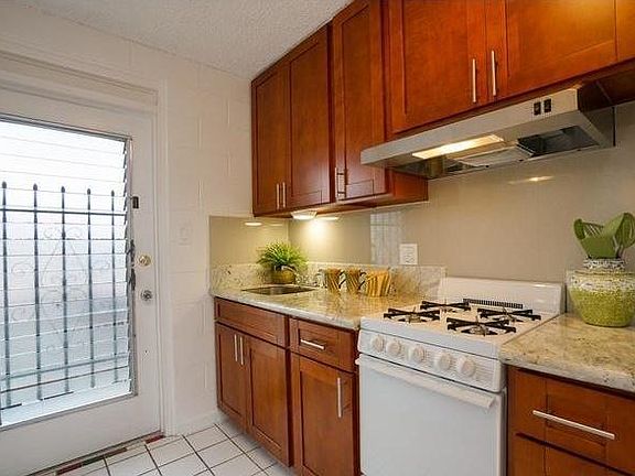 Kitchen & Lanai door