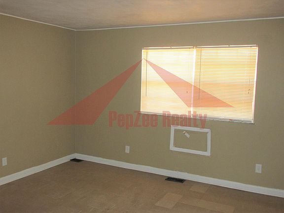 3rd image of 4103 Crest Dr