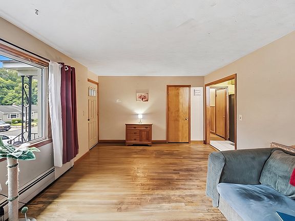 5th image of 21 Cranton Ave