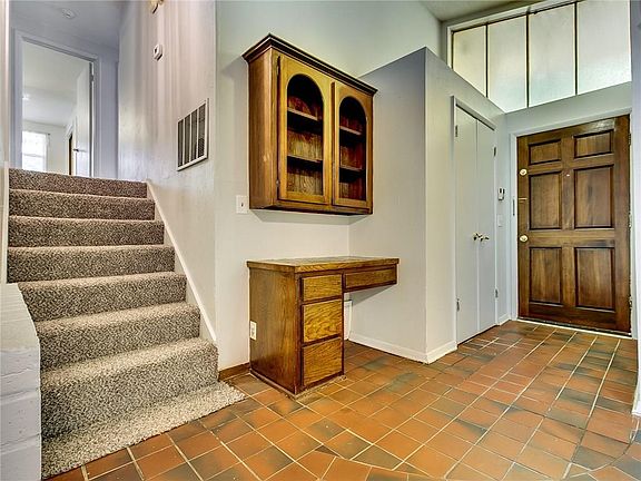 2nd image of 2528 N Moulton Dr