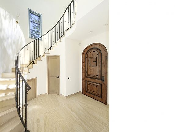 3rd image of 3961 Oeste Ave