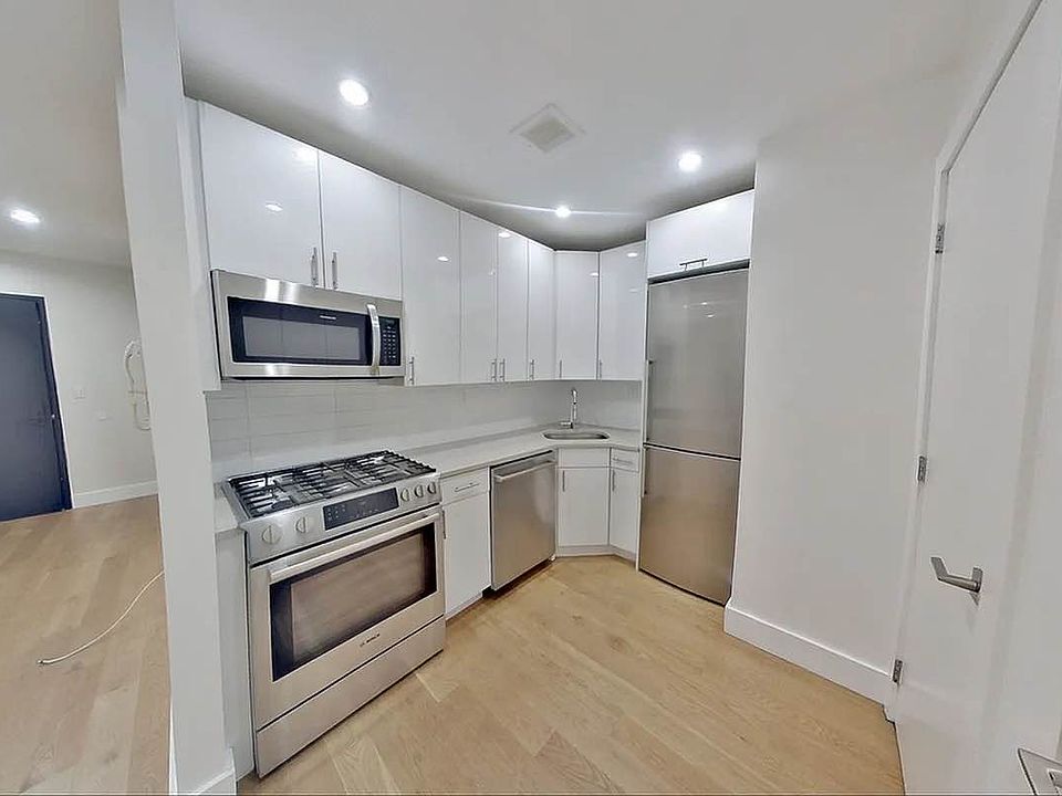 1st image of 114 E 40th St #3D**