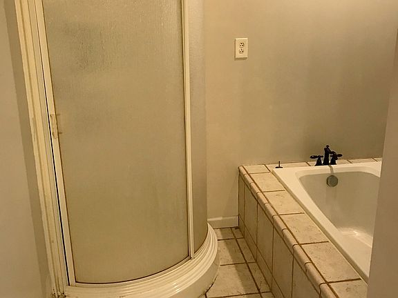 4th image of 3676 Woodman Dr