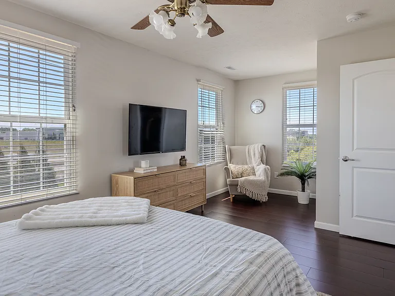6180 N Pointe Dr — Photo 23