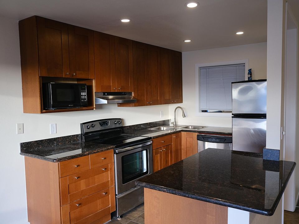 1st image of 717 122nd Ave NE APT B3