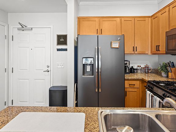 4th image of 450 J St #6051-1