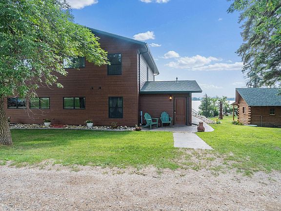 3rd image of 78591 Lovgren Woodshore Rd