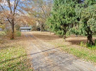 685 Nelson Rd, Maple Plain, MN 55359