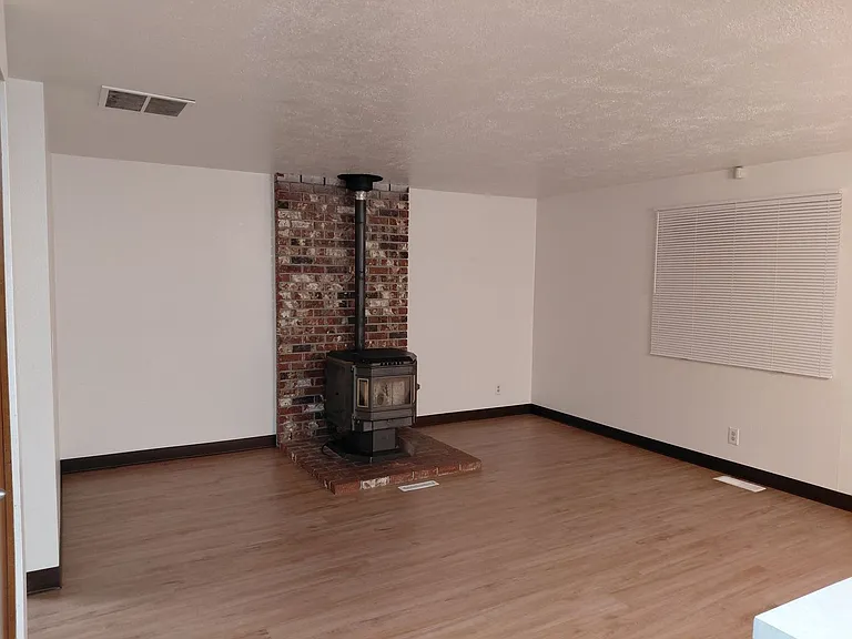 1399 Parkway Dr NW — Photo 3