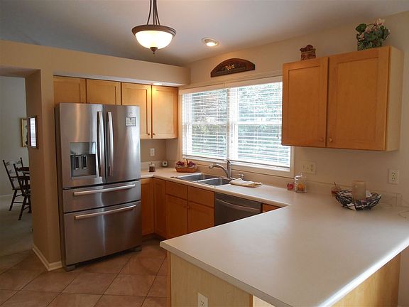 5th image of 950 Tealwood St