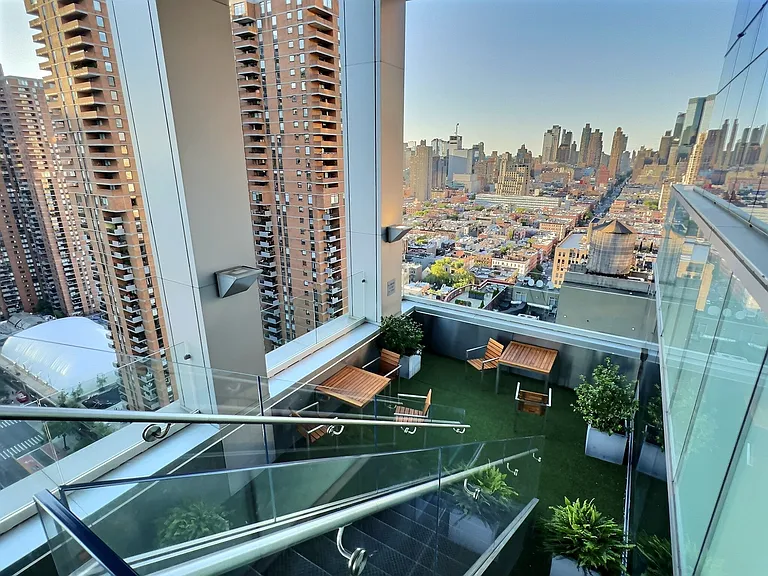 350 W 42nd St #10G — Photo 17