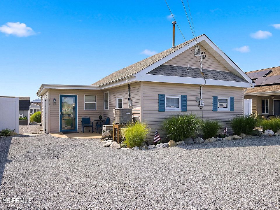 1st image of 143 N Spinnaker Drive