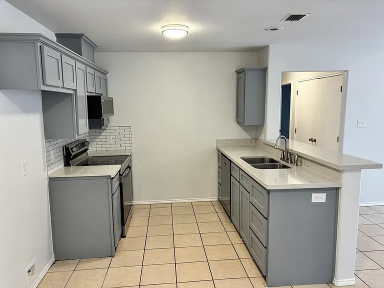 1609 Nassau St #B — Photo 7