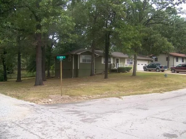 124 W 13th St, Yellville, AR 72687
