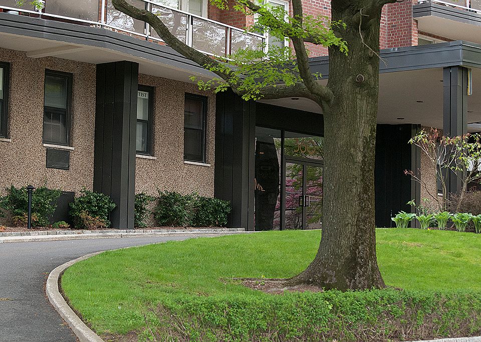 1st image of 360 Westchester Ave APT 217