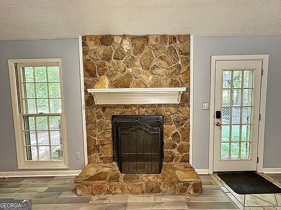 5th image of 112 Greenbriar Trl