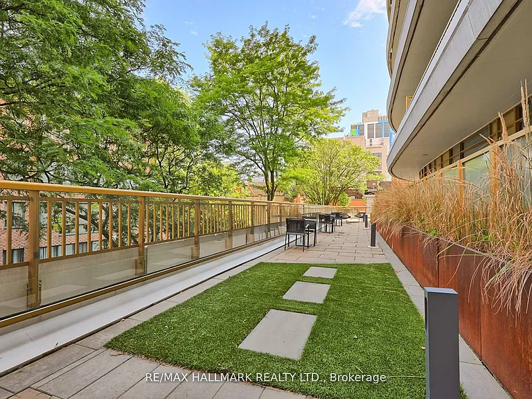 151 Avenue Rd #601 — Photo 35