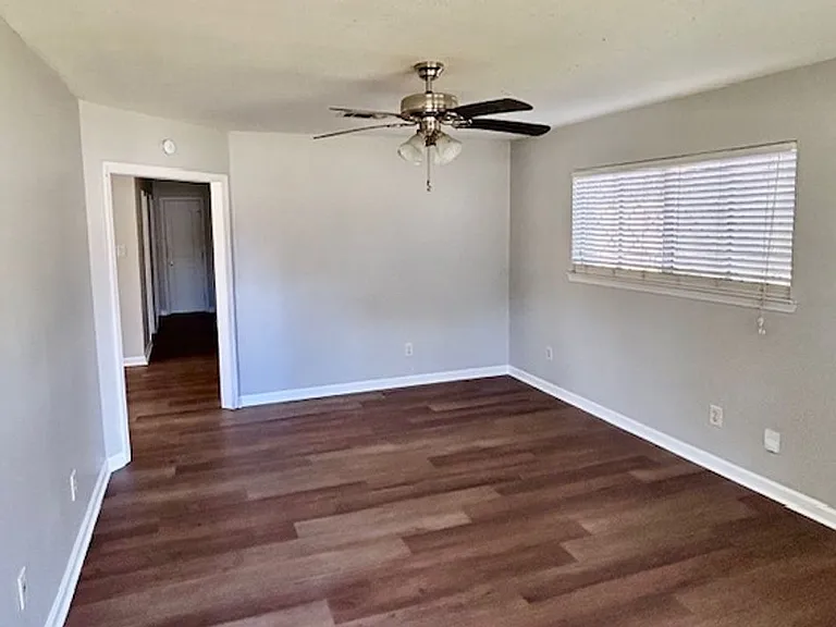 4507 Robinhood Dr — Photo 2
