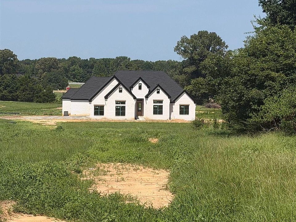 2nd image of 137 Arrowhead Rd