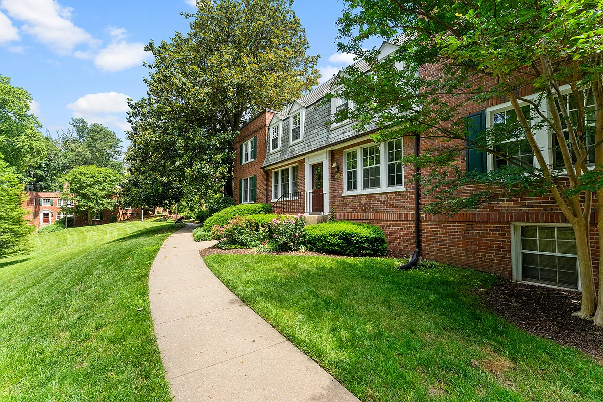 Building Photo - 1801 N Rhodes St #246