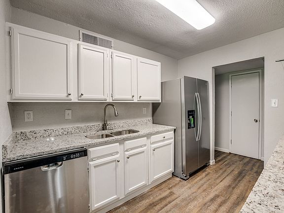 3rd image of 5103 Sandalwood Ln