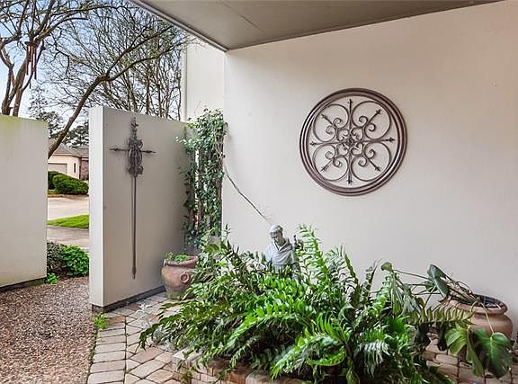 2nd image of 302 Tchefuncte Oaks Dr