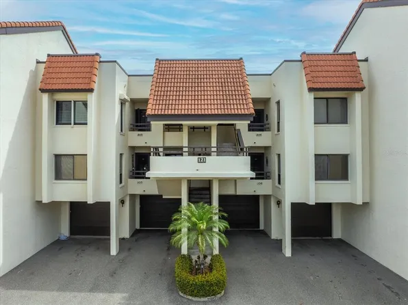 121 1st St E APT 205, Tierra Verde, FL 33715