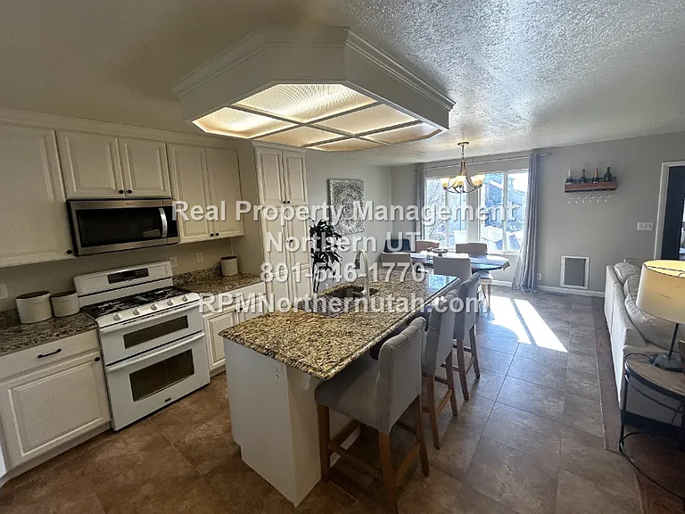 703 W 2175 N — Photo 7