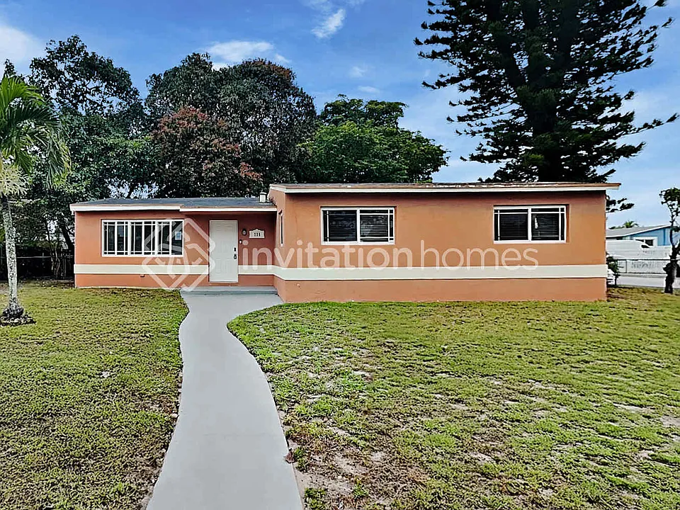 735 NW 184th Dr