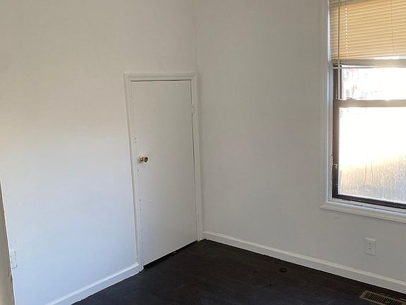 5th image of 494 21st St #1