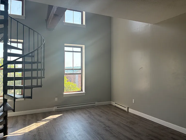 301 Main St #302 — Photo 4