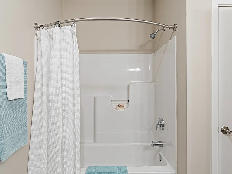 High Bluff Townhomes Bathroom