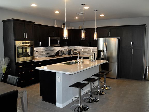 3rd image of 2325 W Gloria Ln