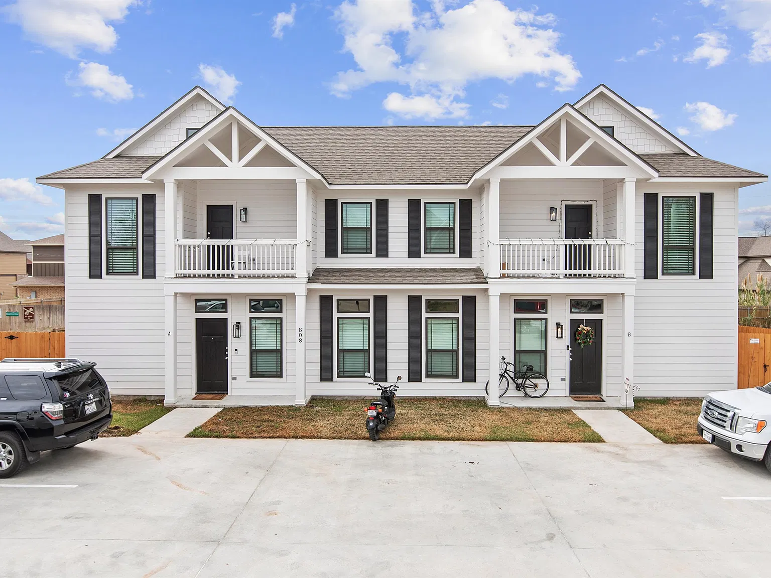 808 Fairview - B — Photo 1