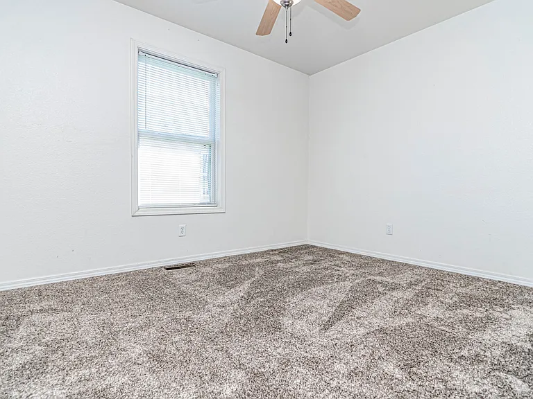 912 Whitetail Ct — Photo 16