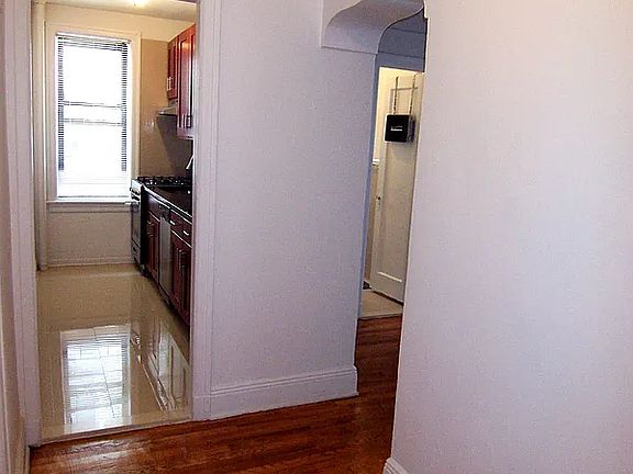 4th image of 2840 34th St APT 1B