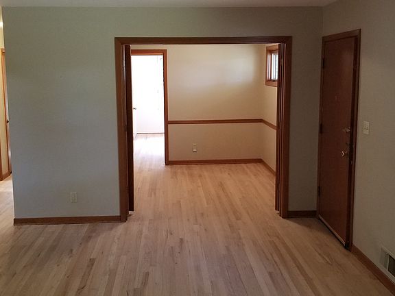 4th image of 10123 Forest Ave