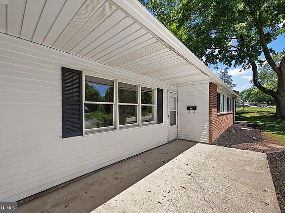 4th image of 231 Orchard Ln